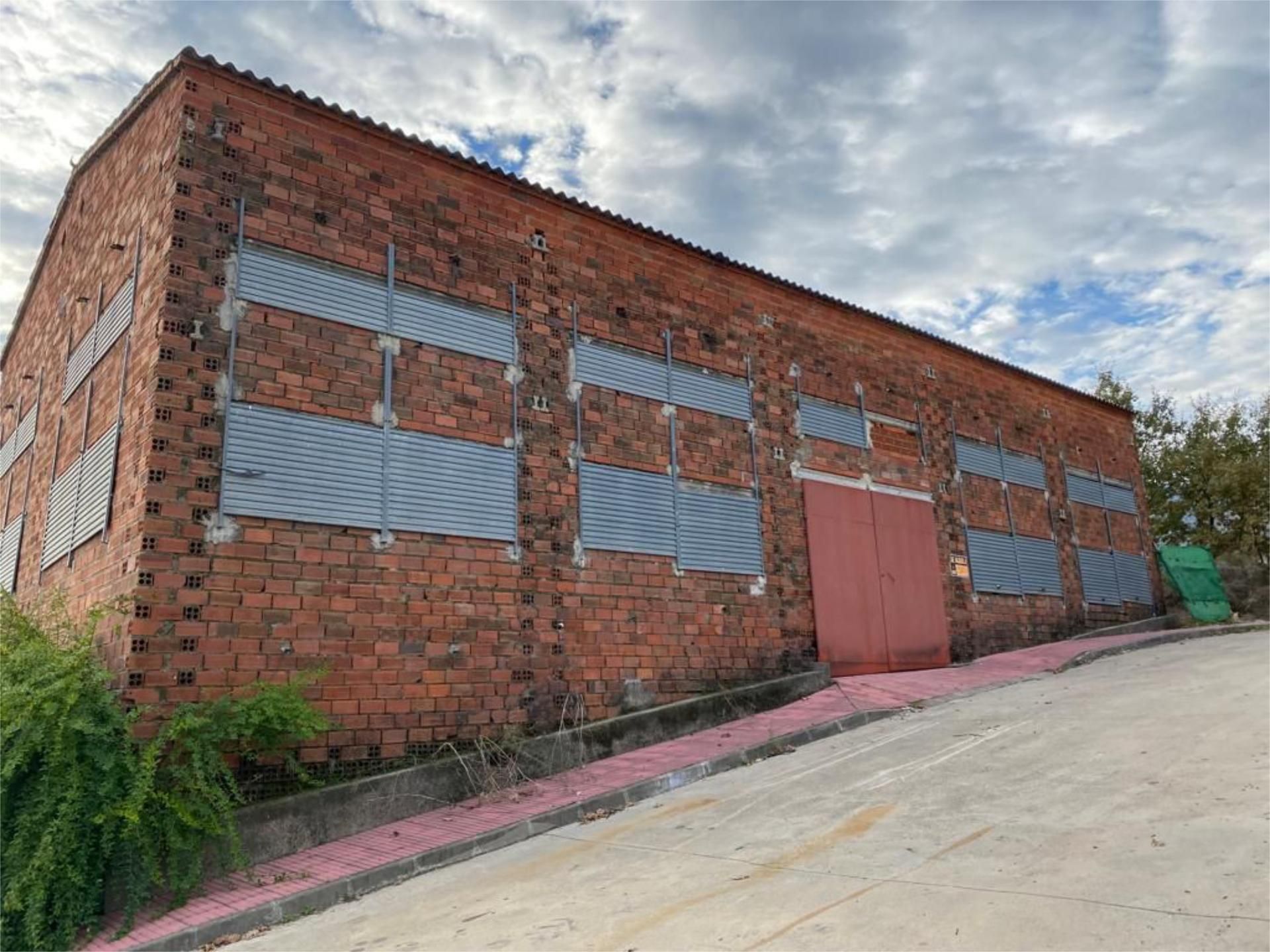 Vista exterior de Nau industrial en venda en Cuacos de Yuste