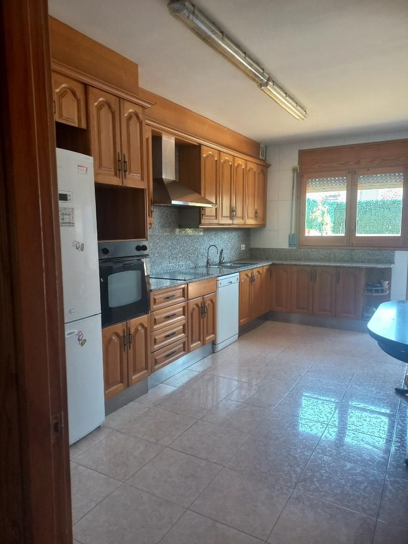 Cuina de Casa adosada en venda en Solsona amb Terrassa i Balcó