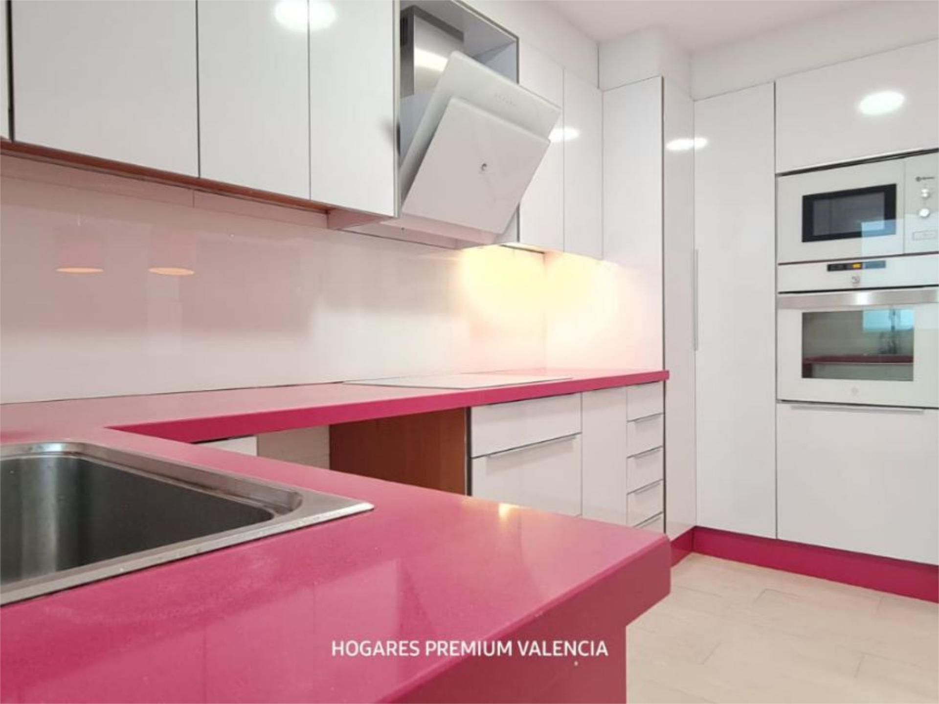 Cuina de Pis de lloguer en Burjassot amb Aire condicionat, Calefacció i Parquet