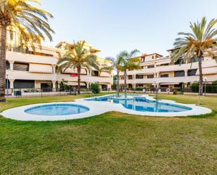 Vista exterior de Àtic de lloguer en Vélez-Málaga amb Aire condicionat, Terrassa i Piscina