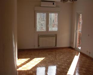 Bedroom of Flat for sale in  Madrid Capital  with Air Conditioner, Terrace and Balcony