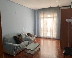 Living room of Flat to rent in  Madrid Capital  with Air Conditioner and Balcony