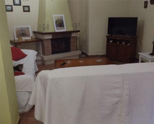 Sala d'estar de Casa adosada de lloguer en San Roque amb Aire condicionat i Terrassa