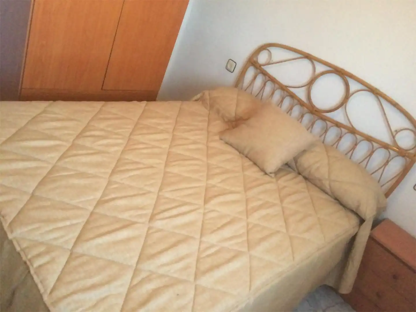 Room in Calle Pilar, 3, Los Pinos - El Pilar Bedroom of Flat for share in Plasencia with Terrace, Furnished and Washing machine