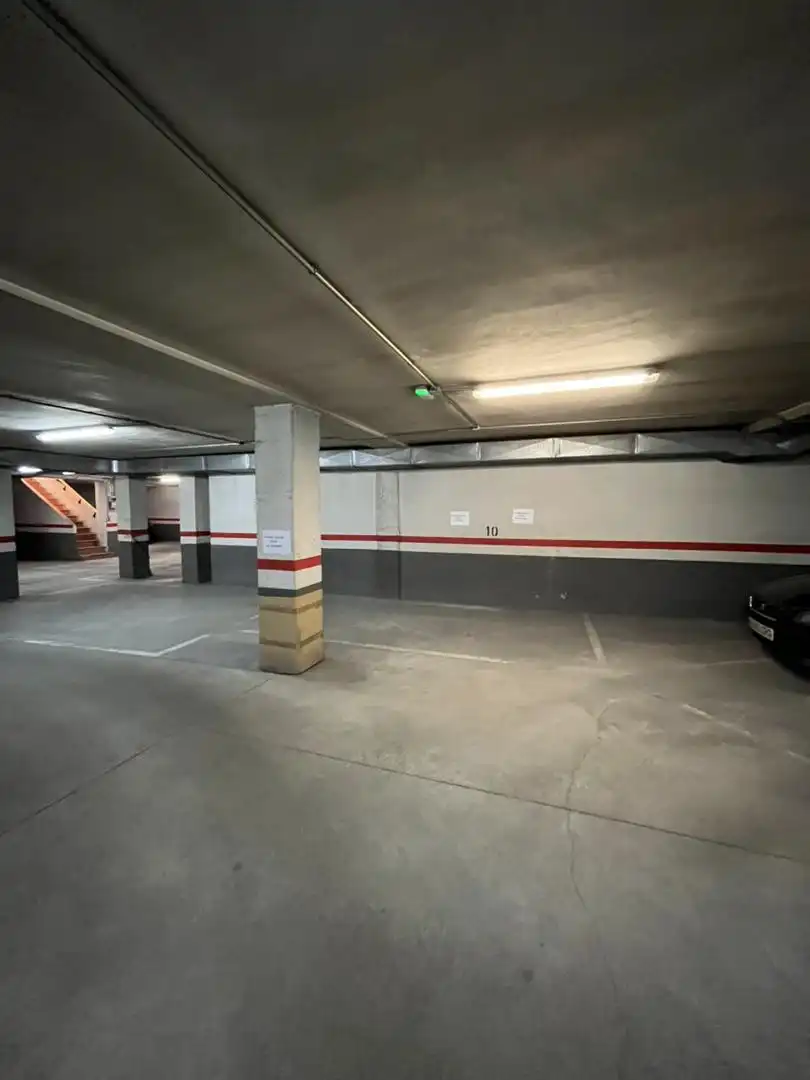 Parkplatz von Garage zum Verkauf in Toro
