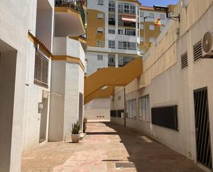 Vista exterior de Pis de lloguer en La Línea de la Concepción amb Terrassa, Piscina i Balcó