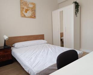 Bedroom of Flat to share in Portugalete