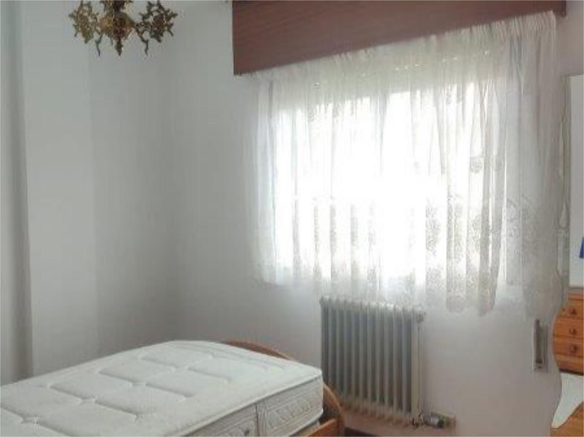 Bedroom of Apartment to share in Teo  with Heating and Furnished