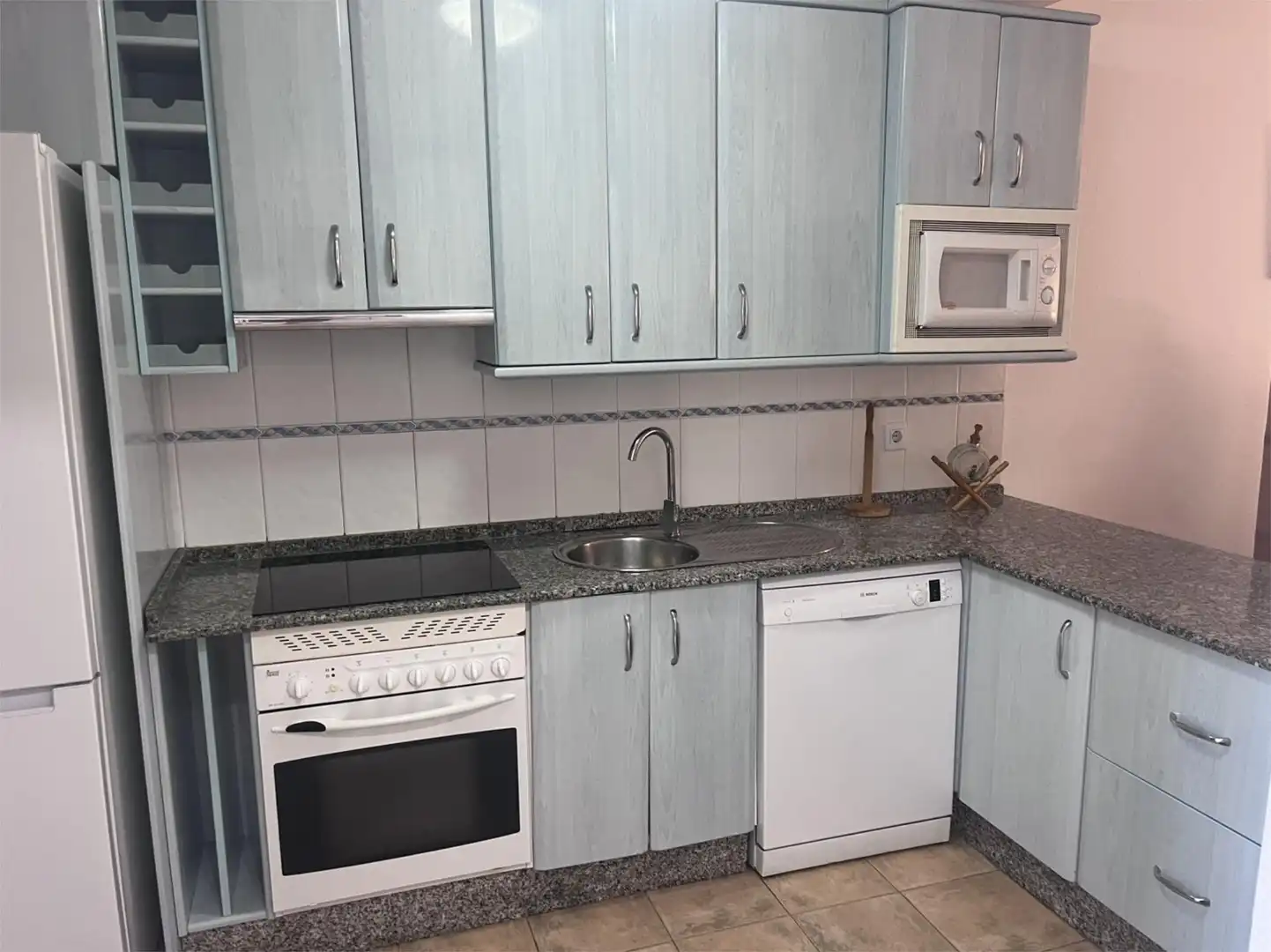 Cocina de Apartamento de alquiler en Zahara de los Atunes con Jardín privado, Terraza y Piscina