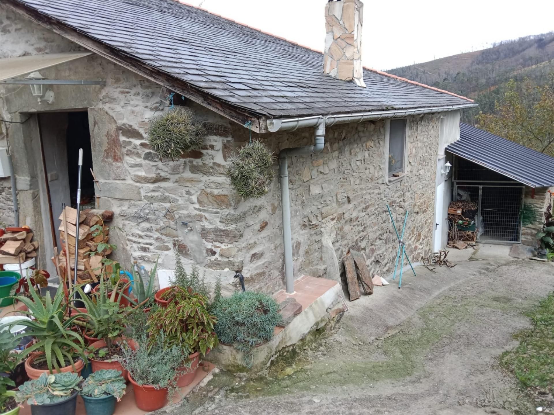 Vista exterior de Casa adosada en venda en Valdés - Luarca amb Jardí privat, Moblat i Forn