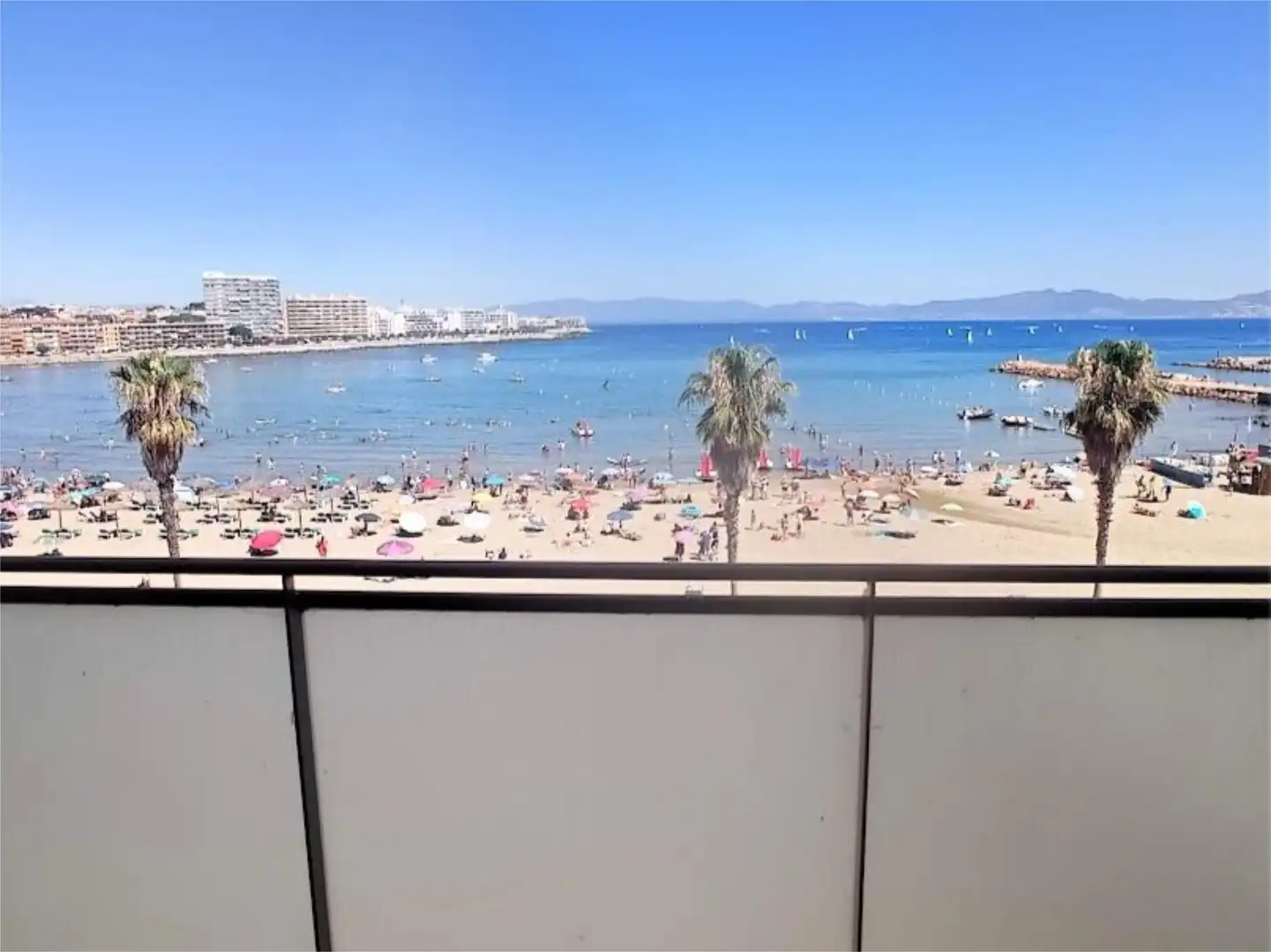 Wohnungen zum Verkauf in Avinguda Riells, 94, Riells Terrasse von Wohnungen zum Verkauf in L'Escala mit Klimaanlage und Balkon