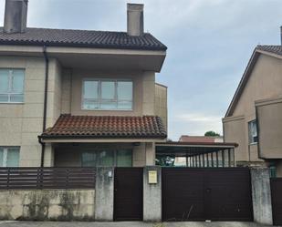 Exterior view of Single-family semi-detached for sale in Santiago de Compostela 