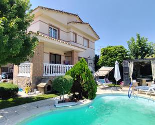 Piscina de Casa o xalet en venda en Navas del Rey amb Aire condicionat, Terrassa i Piscina