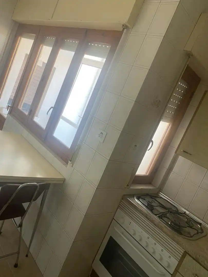 Küche von Einfamilien-Reihenhaus zum Verkauf in Valencia de Don Juan mit Privatgarten, Terrasse und Möbliert