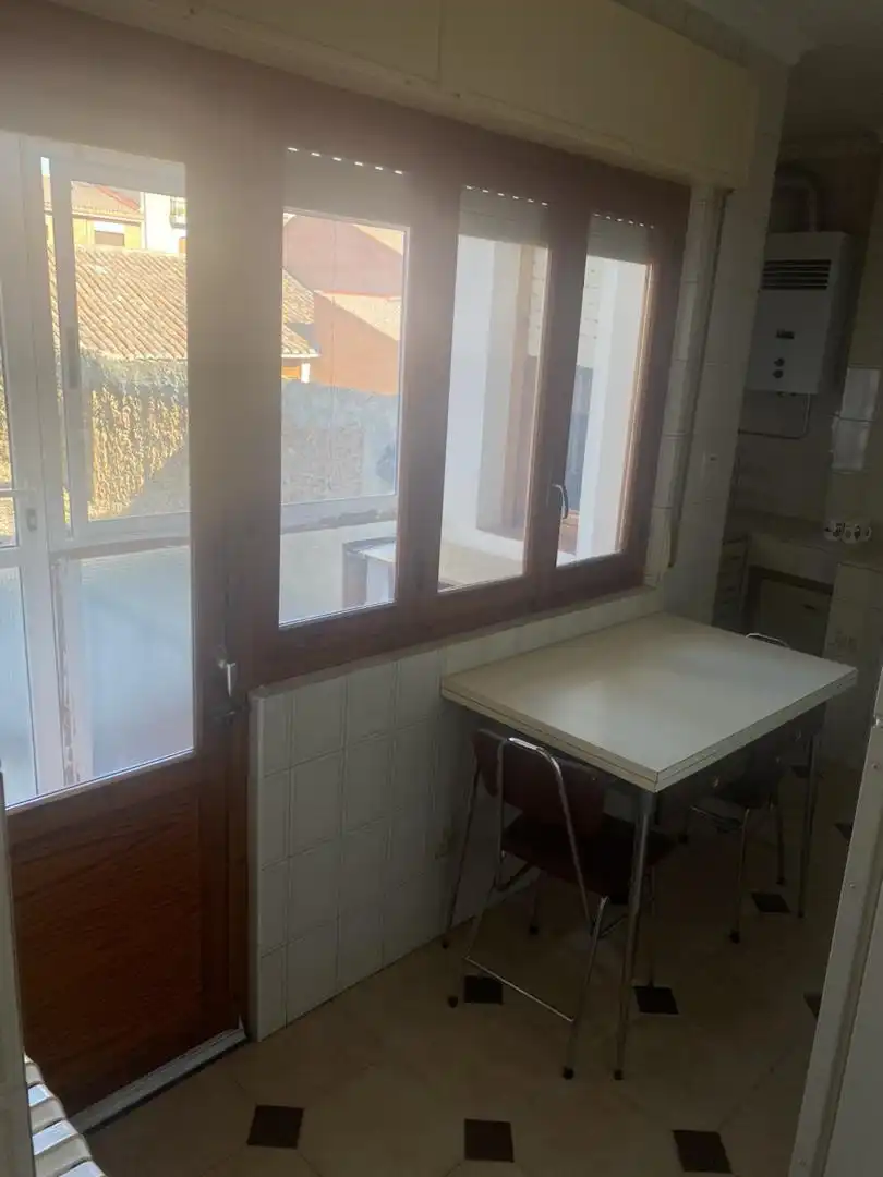 Küche von Einfamilien-Reihenhaus zum Verkauf in Valencia de Don Juan mit Privatgarten, Terrasse und Möbliert