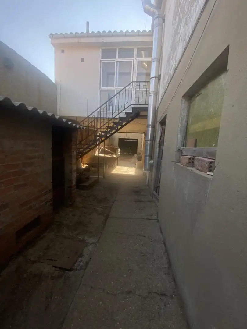 Einfamilien-Reihenhaus zum Verkauf in Valencia de Don Juan mit Privatgarten, Terrasse und Möbliert