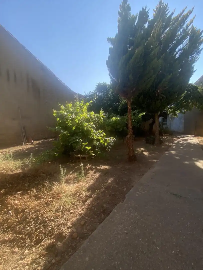 Einfamilien-Reihenhaus zum Verkauf in Valencia de Don Juan mit Privatgarten, Terrasse und Möbliert