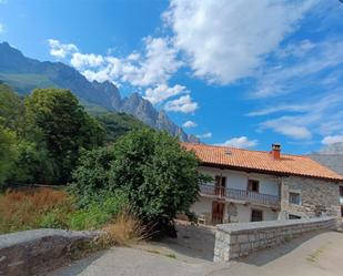 Vista exterior de Planta baixa de lloguer en Posada de Valdeón amb Jardí privat, Moblat i Rentadora