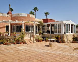 Vista exterior de Casa o xalet en venda en Roquetas de Mar amb Aire condicionat, Terrassa i Balcó