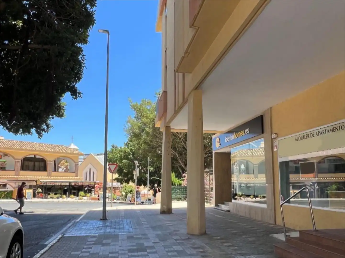 Vista exterior de Local en venda en Benalmádena amb Moblat