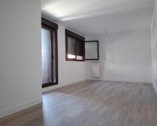 Bedroom of Flat for sale in  Madrid Capital  with Air Conditioner, Terrace and Swimming Pool