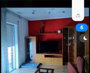 Sala d'estar de Pis de lloguer en Valverde de la Virgen amb Terrassa i Balcó