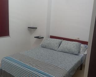 Bedroom of Flat to share in Brenes  with Air Conditioner