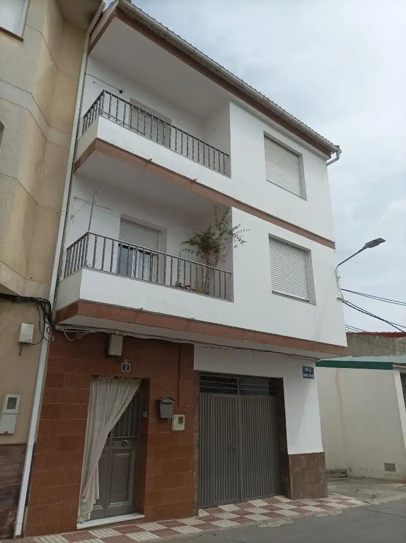 Vista exterior de Casa adosada en venda en Noalejo amb Aire condicionat, Jardí privat i Terrassa