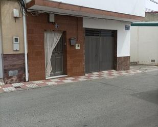 Vista exterior de Casa adosada en venda en Noalejo amb Aire condicionat, Terrassa i Balcó