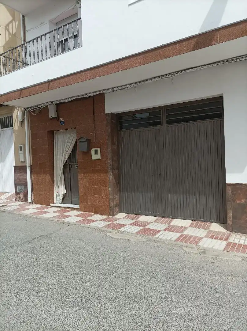 Vista exterior de Casa adosada en venda en Noalejo amb Aire condicionat, Jardí privat i Terrassa