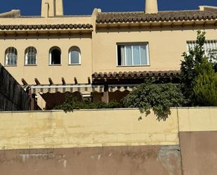 Vista exterior de Casa adosada en venda en Mijas amb Aire condicionat, Terrassa i Piscina