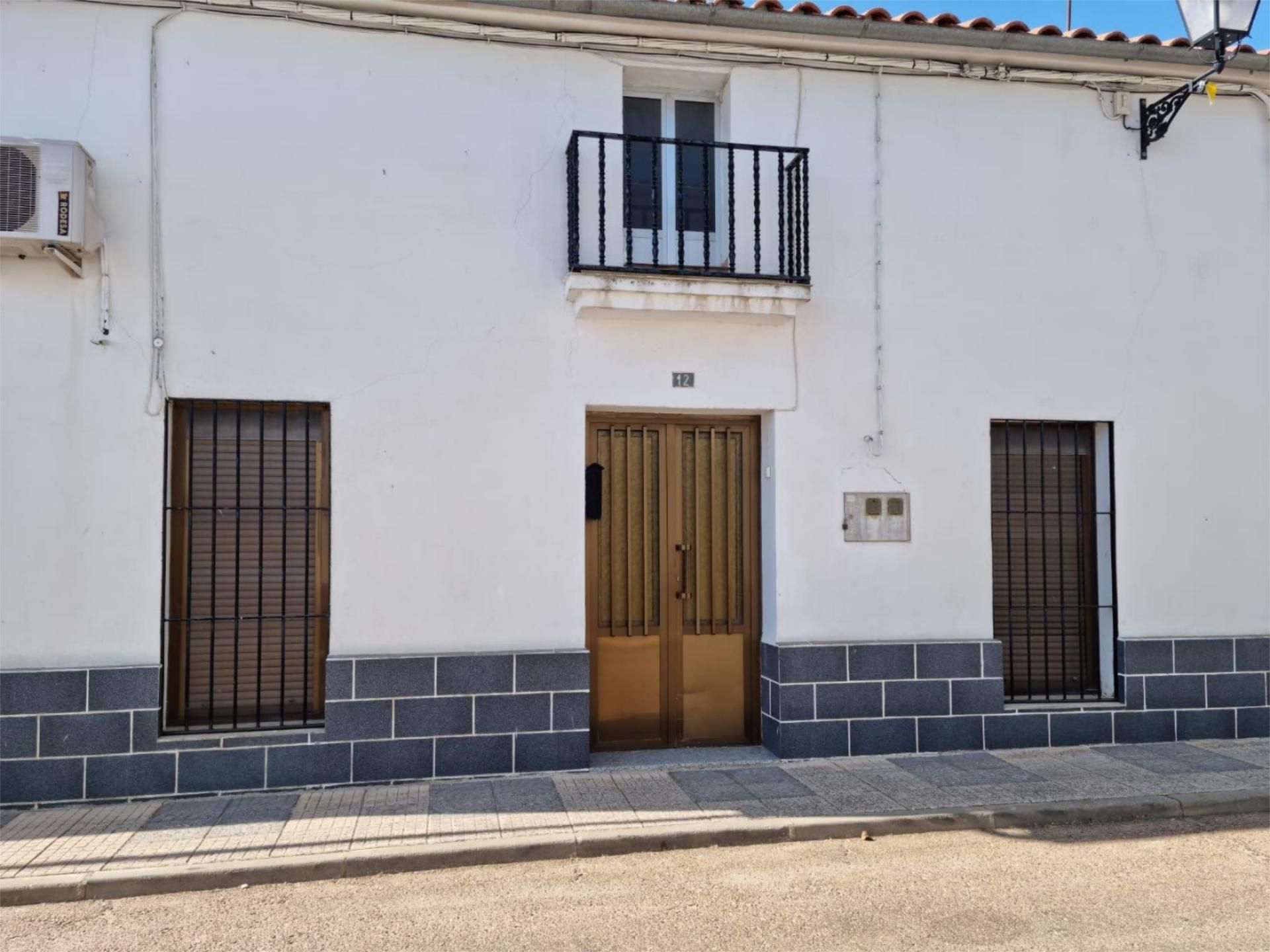 Vista exterior de Casa adosada en venda en Campo Lugar amb Aire condicionat, Calefacció i Jardí privat