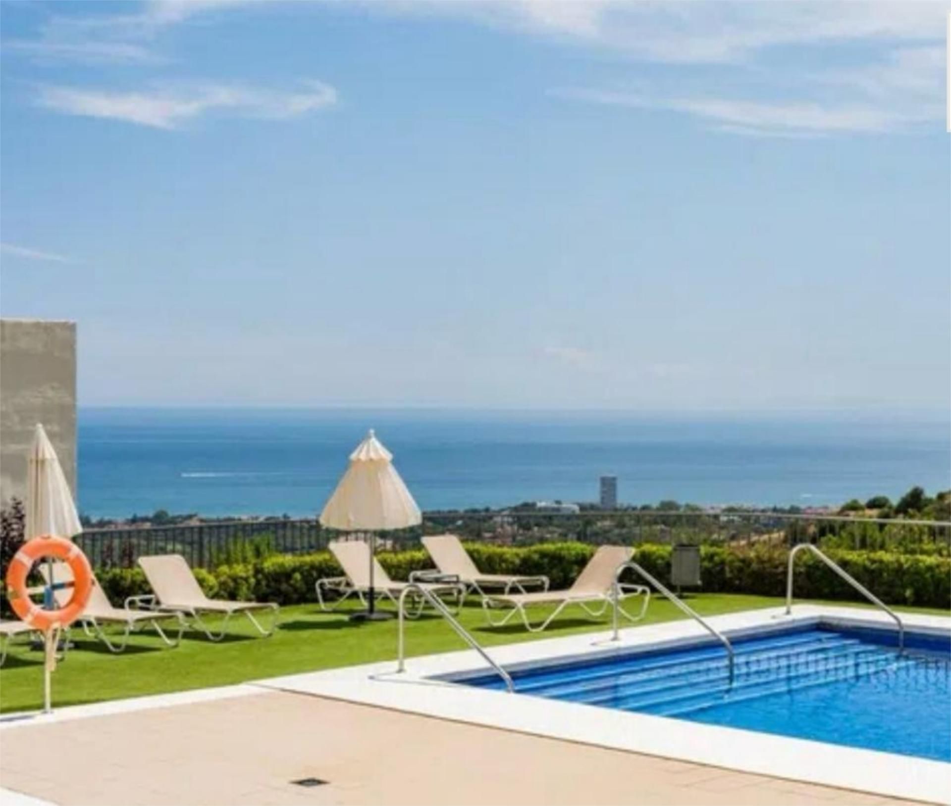 Piscina de Pis en venda en Marbella amb Aire condicionat, Terrassa i Piscina