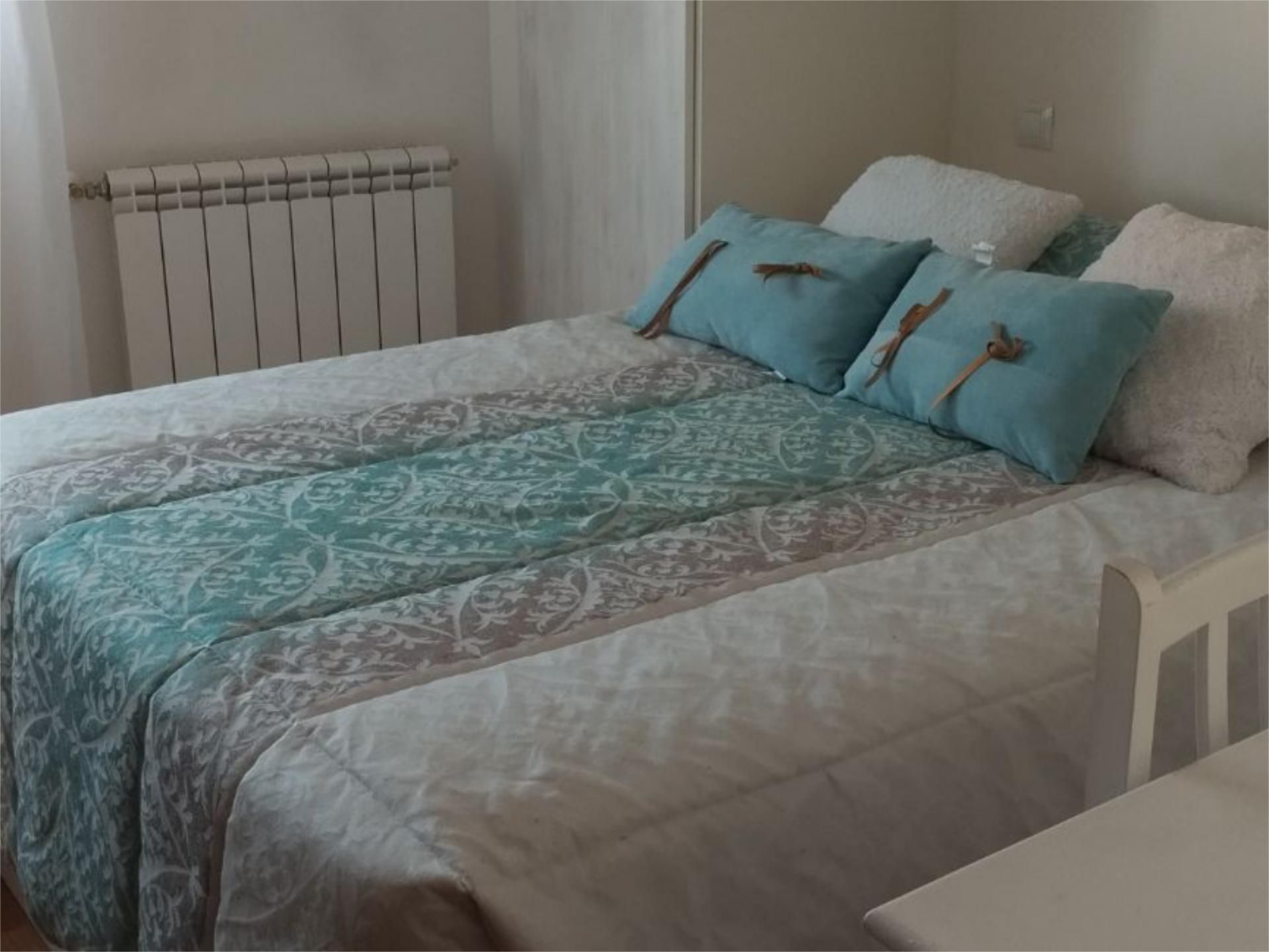 Dormitori de Àtic per a compartir en Aranda de Duero amb Calefacció, Parquet i Terrassa