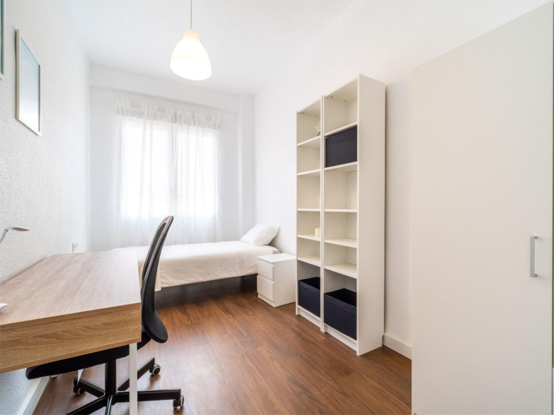 Bedroom of Flat to share in Terrassa  with Air Conditioner, Heating and Parquet flooring