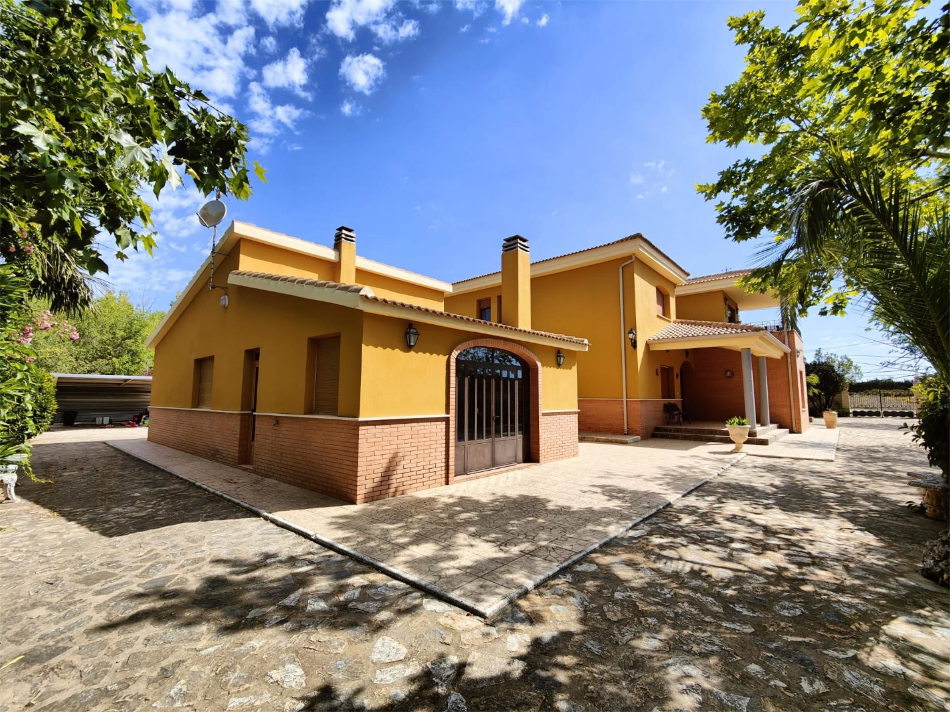 Vista exterior de Casa o xalet en venda en Banyeres de Mariola amb Aire condicionat, Terrassa i Piscina