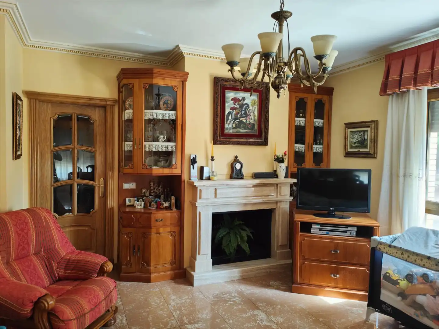 Casa o xalet en venda a Calle la Marjal, 347, Banyeres de Mariola Sala d'estar de Casa o xalet en venda en Banyeres de Mariola amb Aire condicionat, Terrassa i Piscina