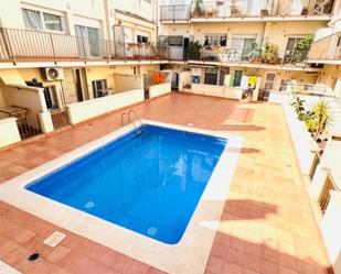 Piscina de Casa adosada en venda en Reus amb Aire condicionat, Calefacció i Parquet