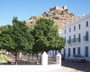 Vista exterior de Casa adosada en venda en Burguillos del Cerro amb Calefacció, Jardí privat i Terrassa