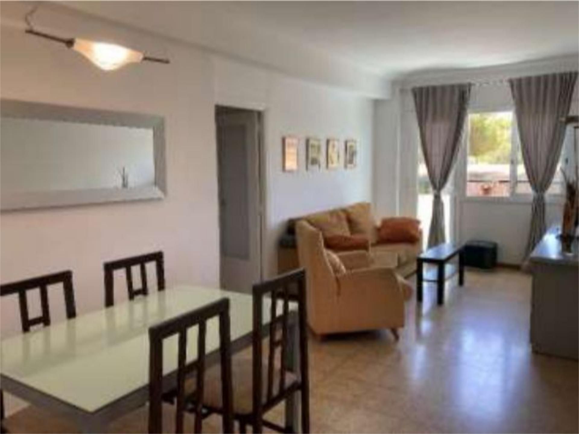 Pis en venda a Carrer de Ramon Berenguer IV, 32, Centre Sala d'estar de Pis en venda en Tortosa amb Terrassa, Moblat i Balcó