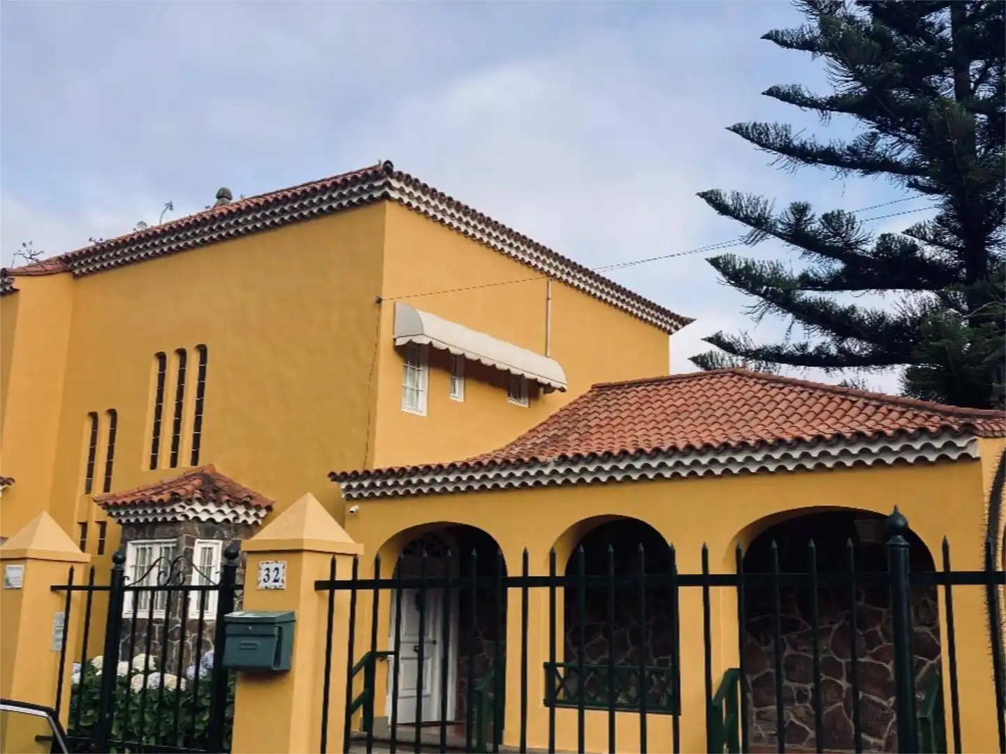 Exterior view of Houses for sale in Santa Brígida  with Private garden, Terrace and Storage room