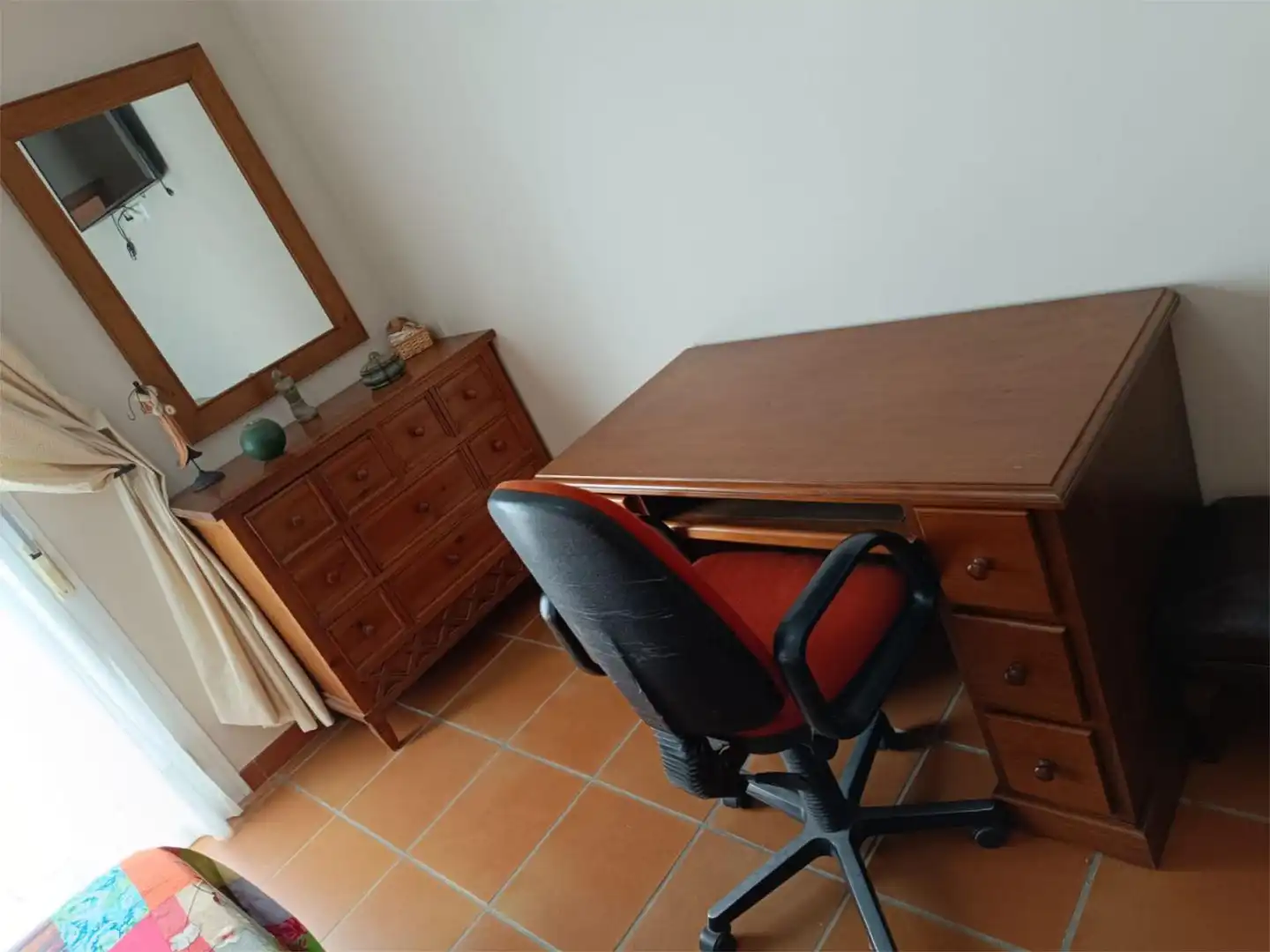 Zimmer in Calle Tixe, 48, Centro - Doña Mercedes Schlafzimmer von Wohnung zur untervermieten in Dos Hermanas mit Klimaanlage, Heizung und Terrasse