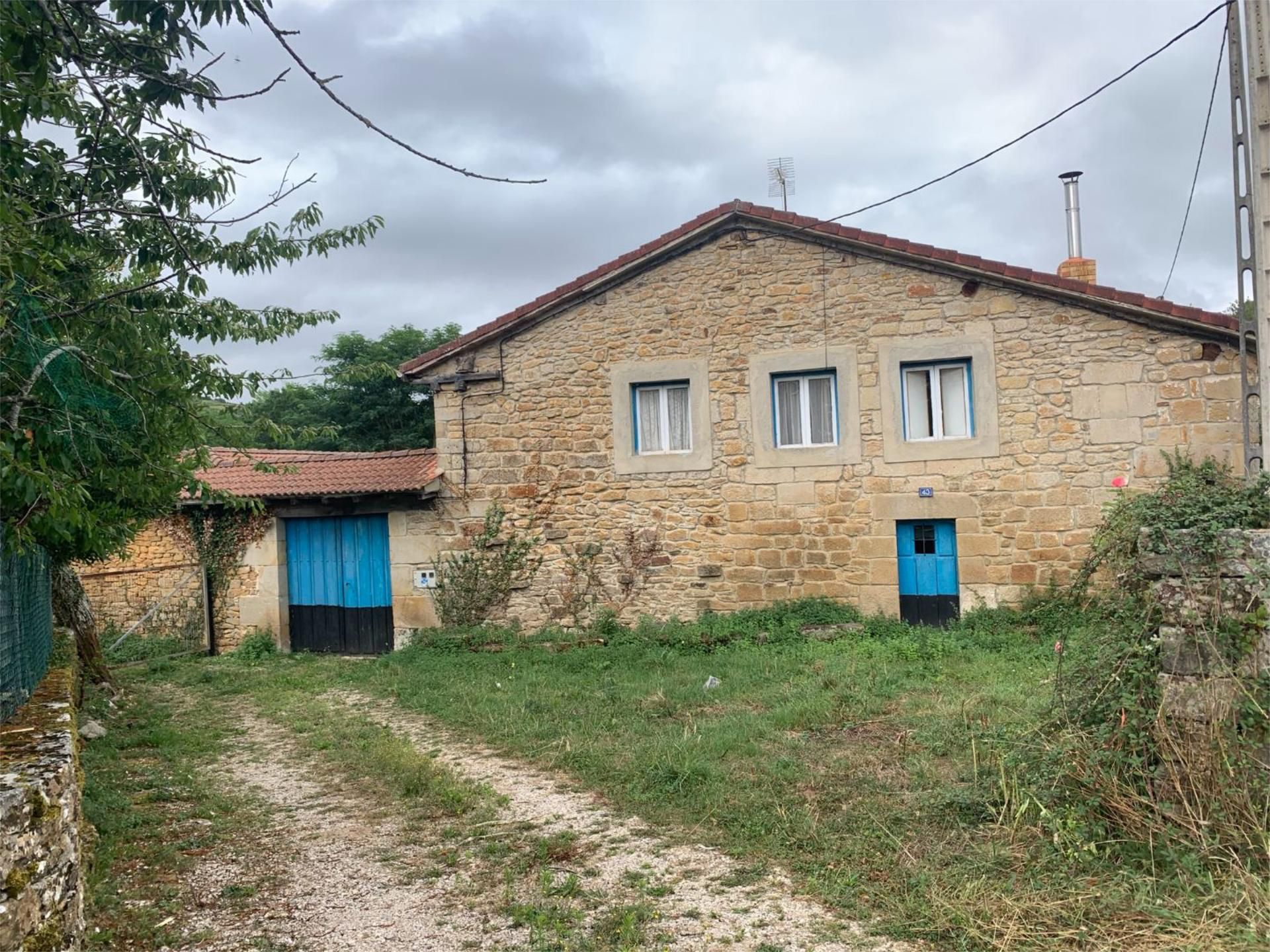 Vista exterior de Finca rústica en venda en Merindad de Sotoscueva amb Parquet, Traster i Balcó