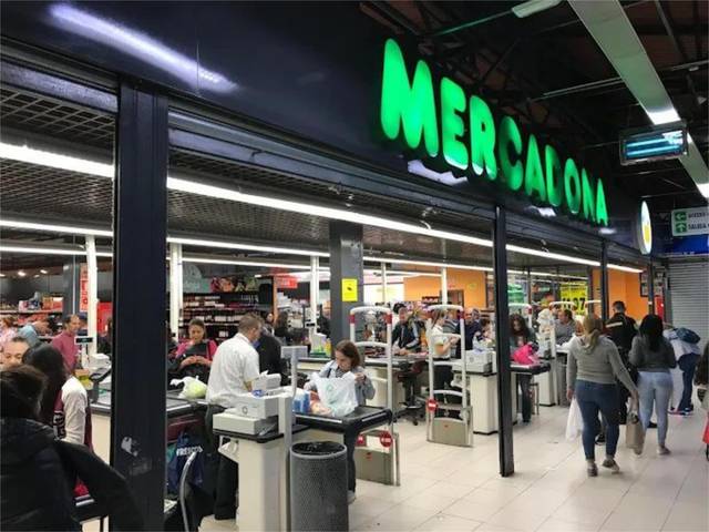 Local comercial en Alquiler en Avenida de la Albufera, 30 en San Diego