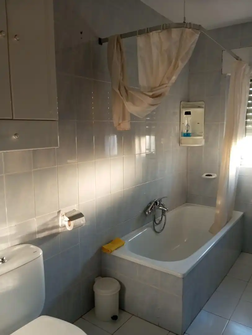 Badezimmer von Wohnung zum Verkauf in Calzadilla mit Terrasse, Möbliert und Ofen