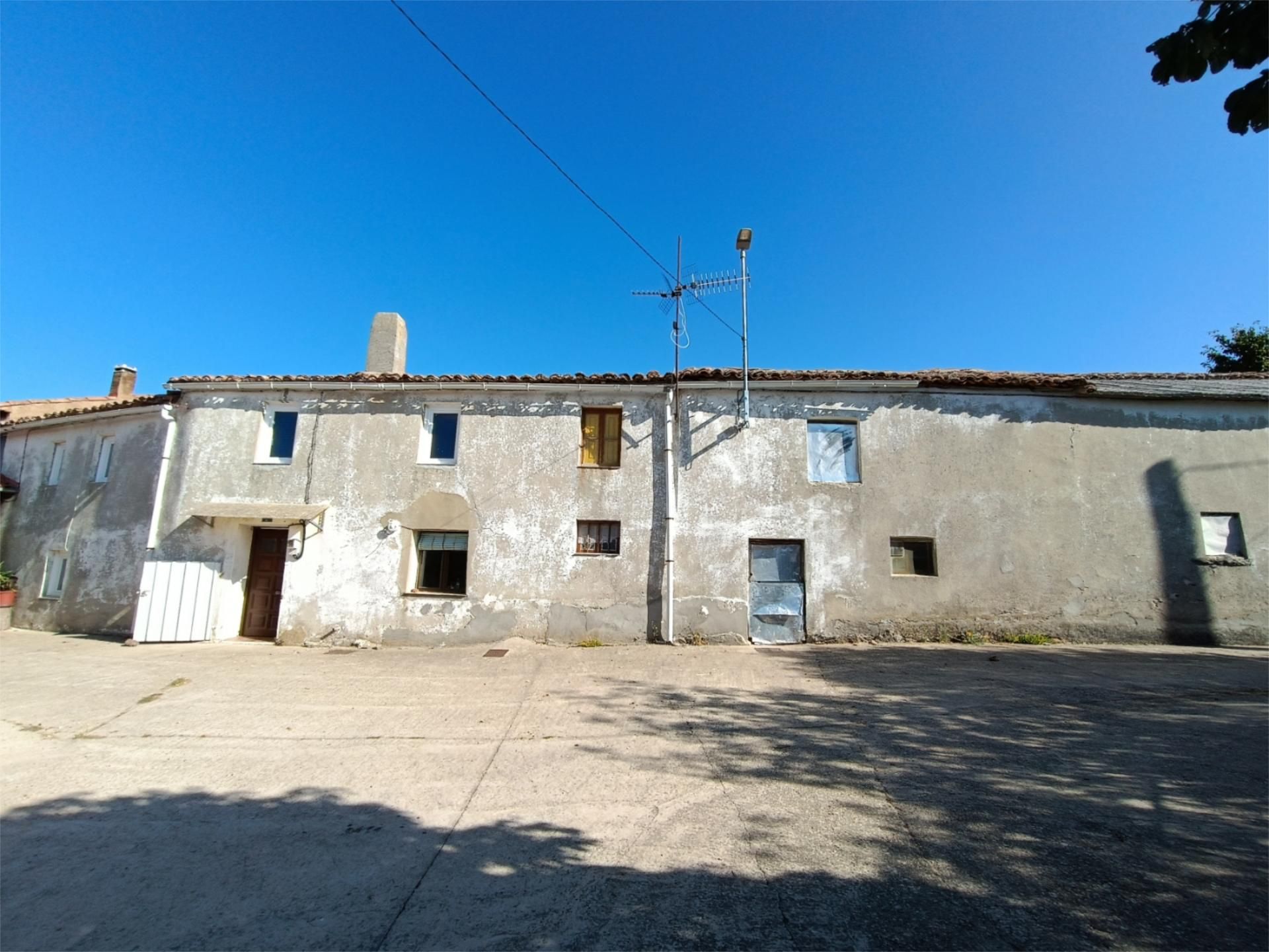 Vista exterior de Casa adosada en venda en Soto y Amío
