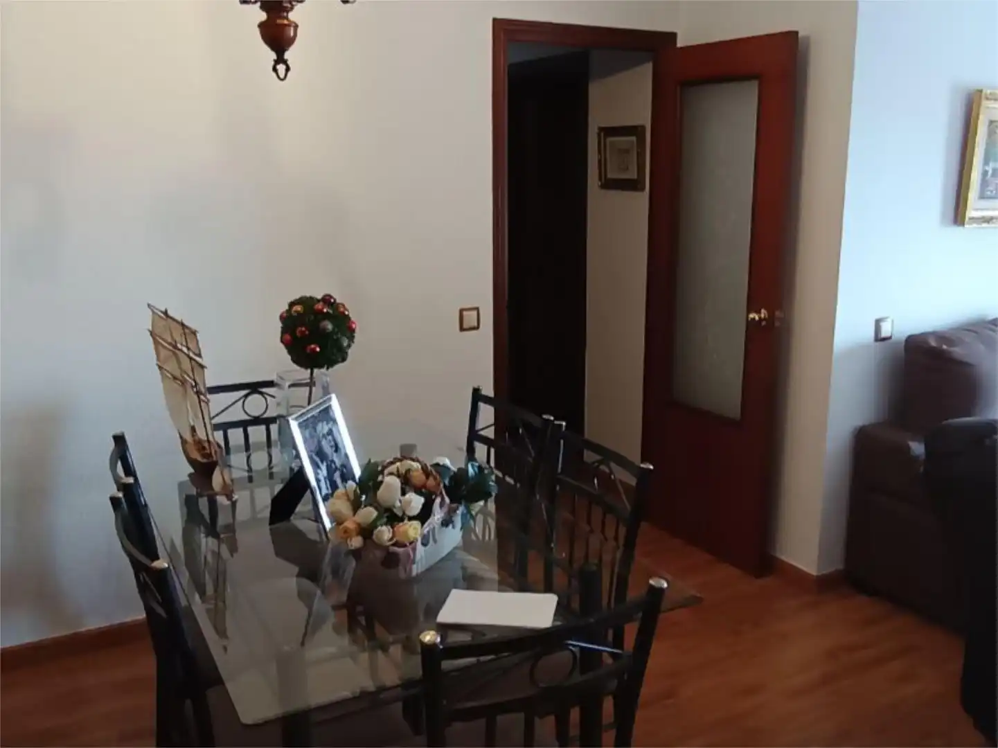 Zimmer in Calle Ferrara, 5, Centro Esszimmer von Wohnung zur untervermieten in Montequinto mit Klimaanlage, Heizung und Privatgarten