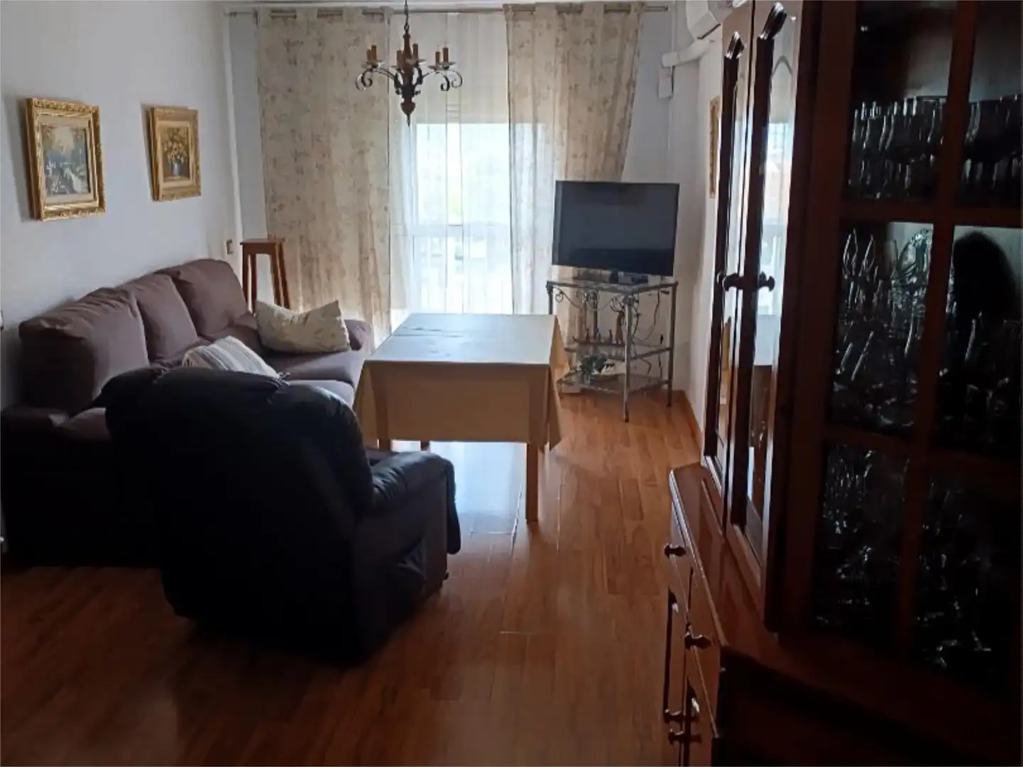 Zimmer in Calle Ferrara, 5, Centro Wohnzimmer von Wohnung zur untervermieten in Montequinto mit Klimaanlage, Heizung und Privatgarten