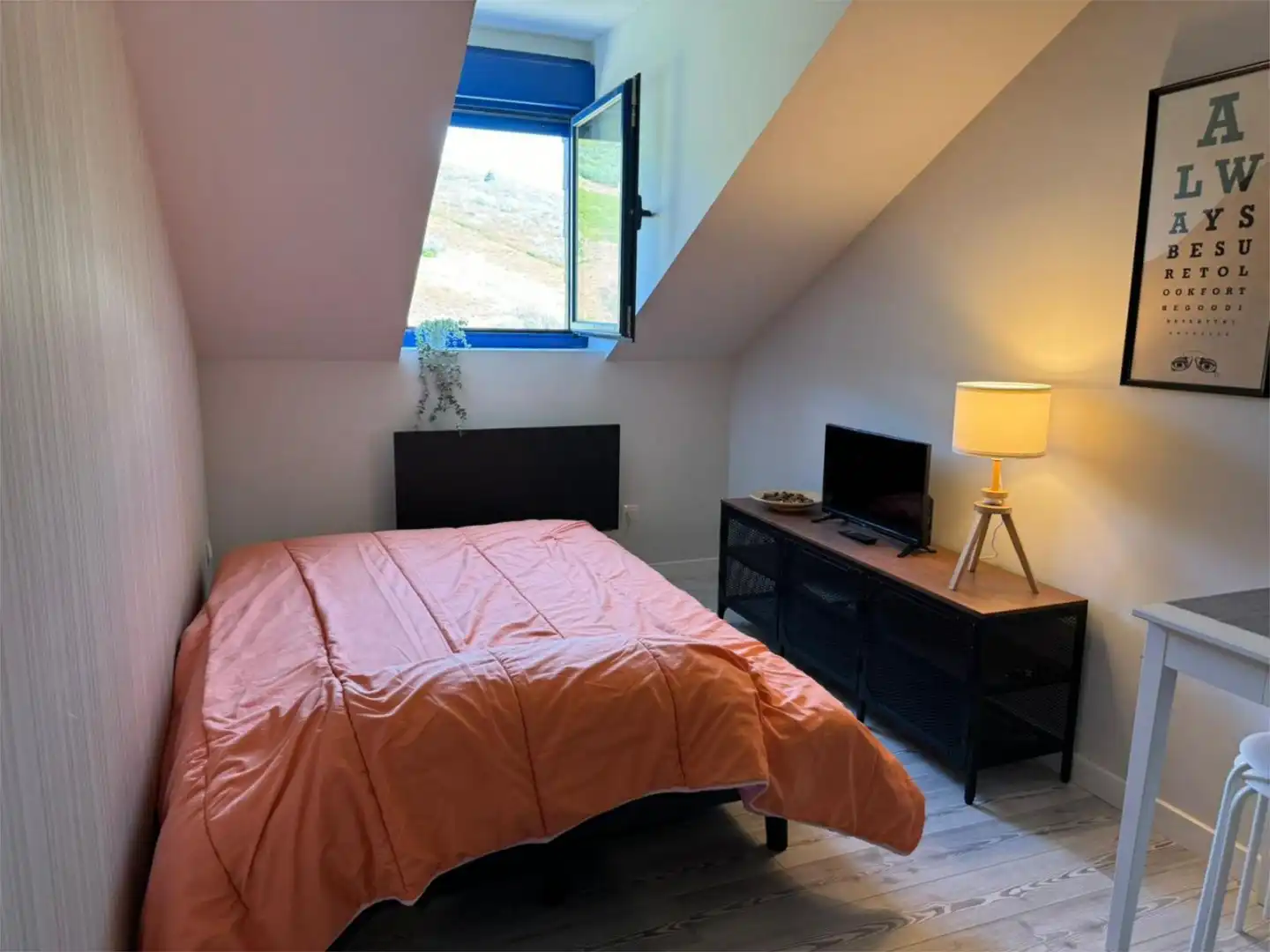 Ático en venta en Calle Valmartín, 5, Puebla de Lillo Habitación de Ático en venta en Puebla de Lillo con Parquet, Trastero y Amueblado