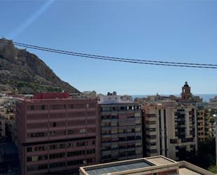 Vista exterior de Pis en venda en Alicante / Alacant amb Aire condicionat, Terrassa i Balcó